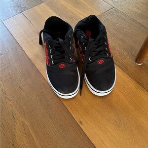 Heelys wheel sneakers boys size 5
